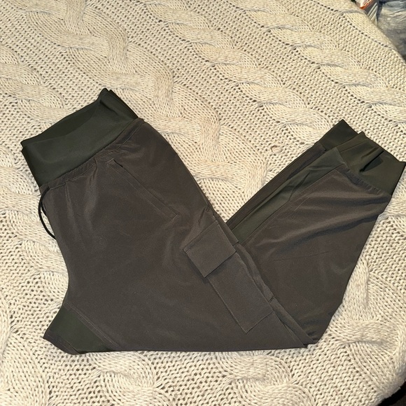 Athleta Moss Olive Green Sutton Utility Cargo Jogger Pants 10 - Picture 6 of 7